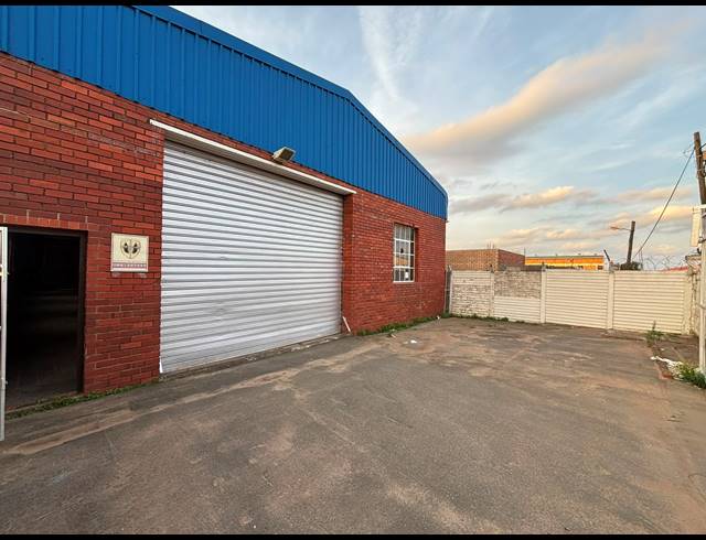 380M² WAREHOUSE TO LET IN WOODHURST